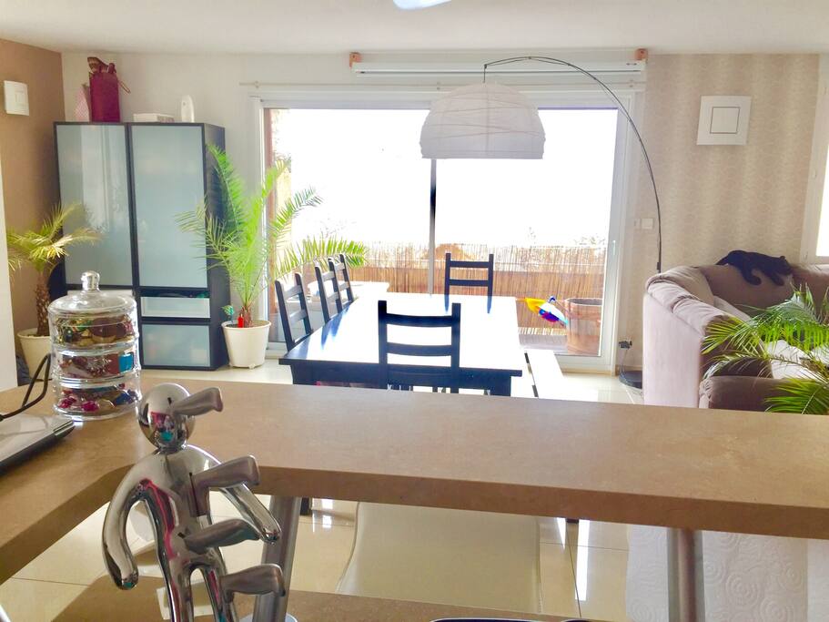 Salle à manger ( table extensible encore)