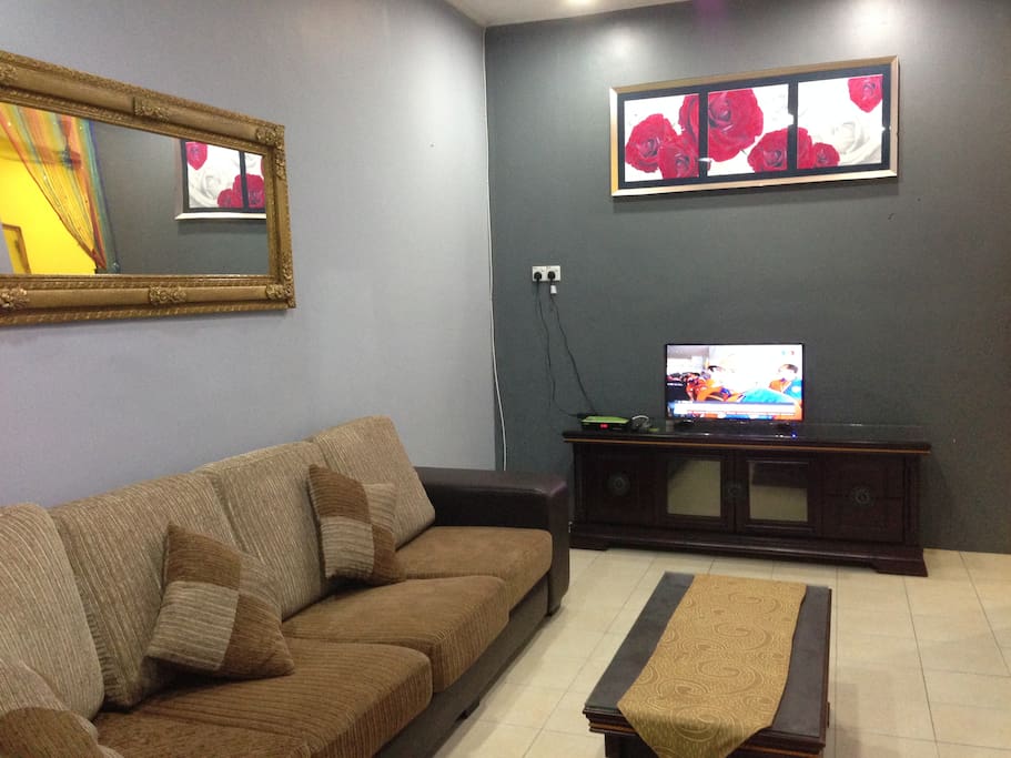 Hall + televisyen + astro njoi