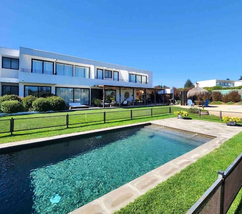 Spectacular Casa en Marbella just steps from Club