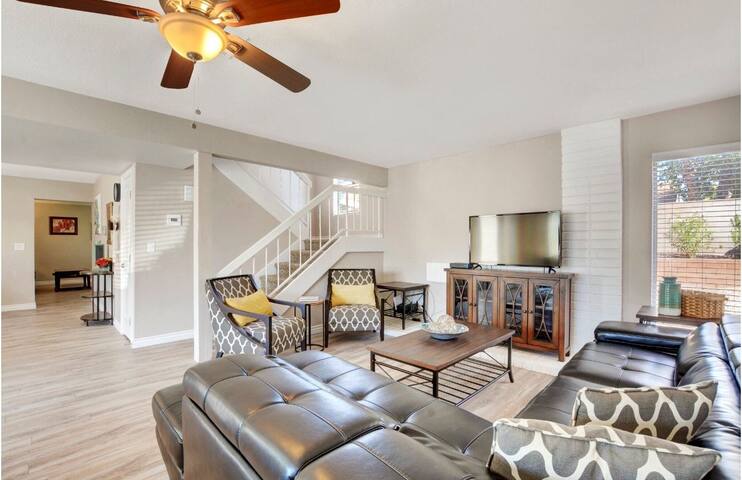 Vegas Ohana Retreat Near Airport & Las Vegas Strip gallery image 2