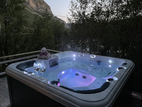 Stay in a cozy cabin and experience nature in autumn colors