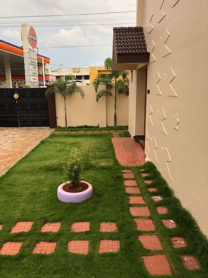 Single bed Room @Park Town in Madurai with Lawn