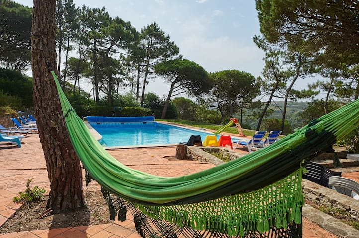 Magoito’s Villa (Tennis/Futsal Court)