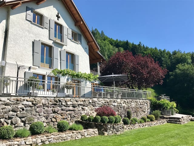 Luxury 4-bed house with stunning views!