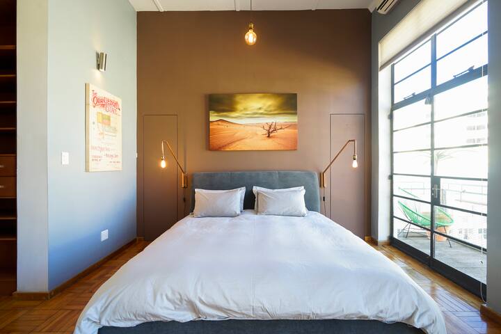 Central Penthouse Loft Apartment with Full Balcony gallery image 3