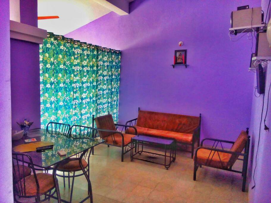 sitting room cum hall