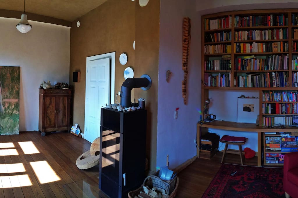 Wohnzimmer mit kleinem Arbeitsbereich (1. OG)
