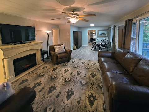 Popular Airbnb listing: Mountain home near Casino, Golf & National Park in Whittier