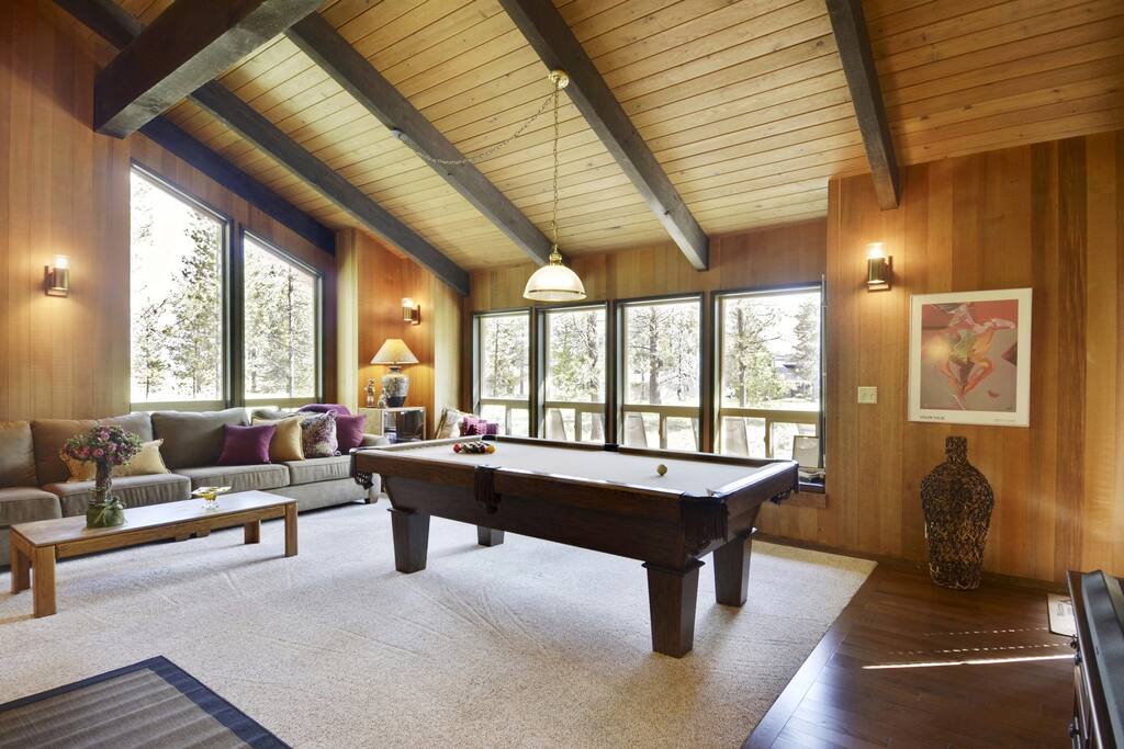 Coffee Table,Furniture,Table,Floor,Flooring