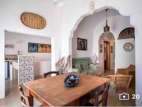 Top Airbnb: Gallipoli Charming House, old town, sea view. a Gallipoli