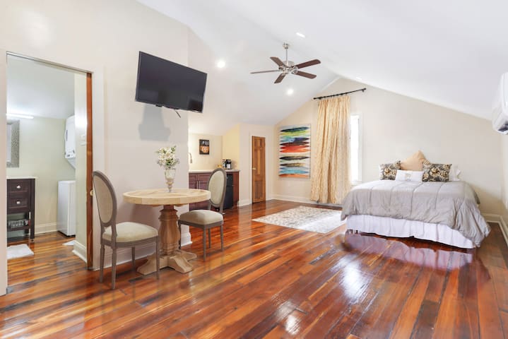 Iberville Quarters 4 Lic #4701-221633