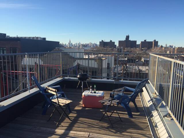 LARGE BRIGHT DUPLEX – Balcony + Rooftop gallery image 5