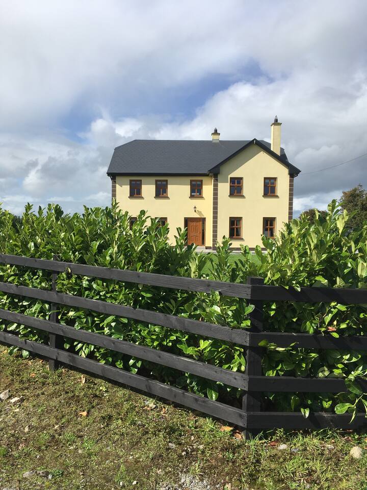 Farm house stay h54y882 Houses for Rent in Abbeyknockmoy, County