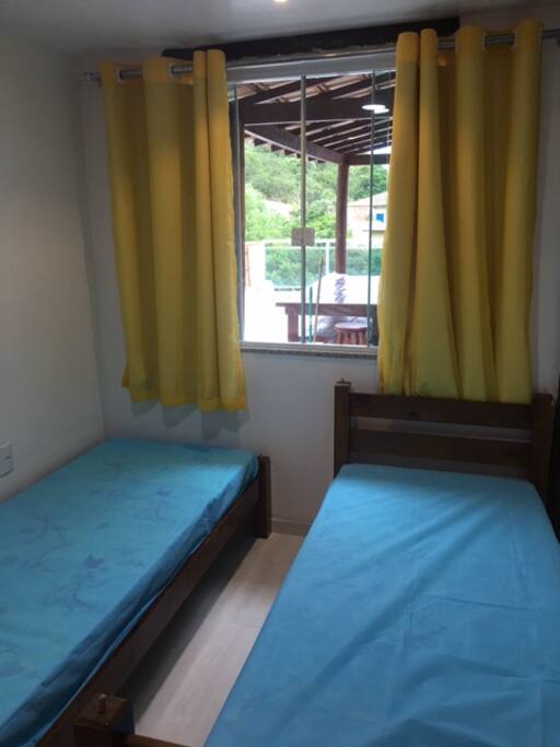 Quarto com camas de solteiro