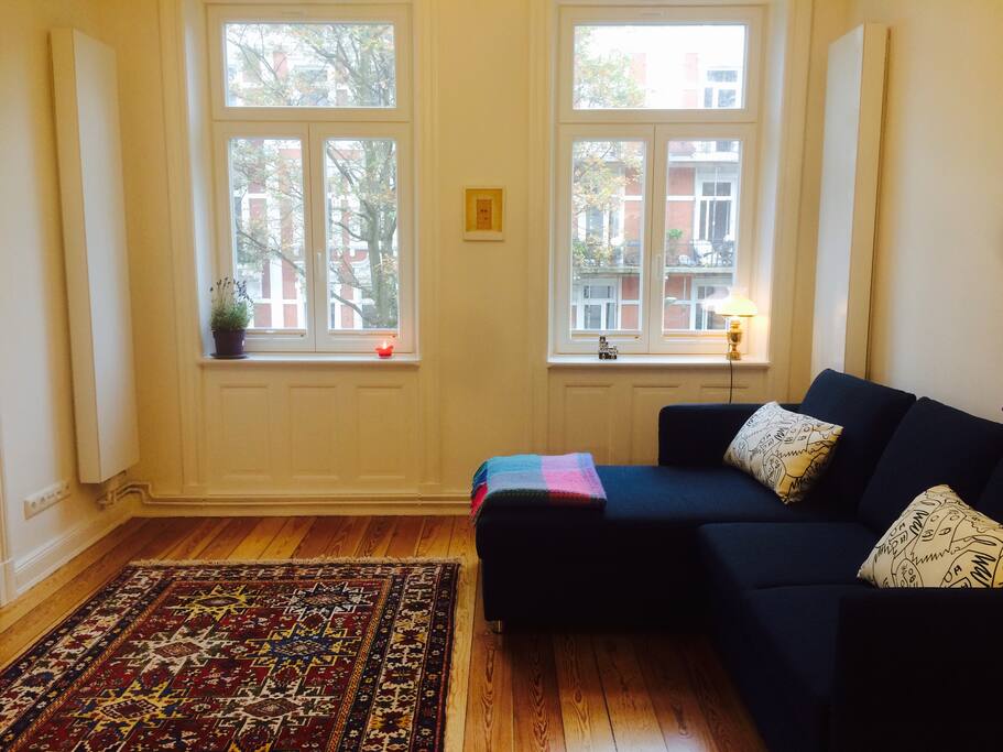 Großes Wohnzimmer - mit Fenster in Nordostrichtung.