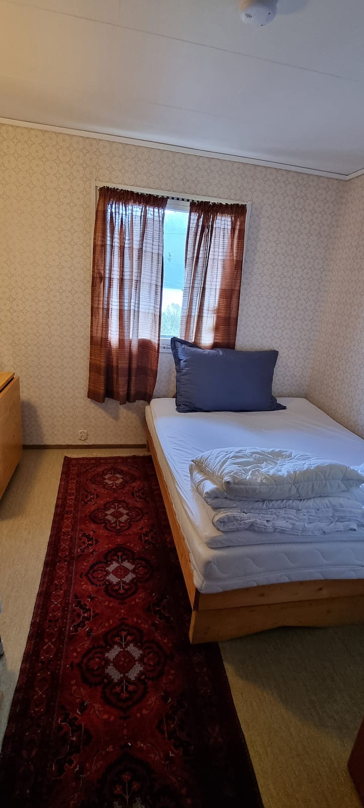 Soverom 2 med 150x200 cm seng.