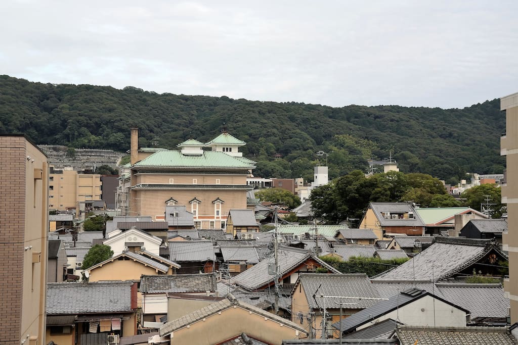 You could see old Kyoto town and Higashiyama mountains toward East from balcony.