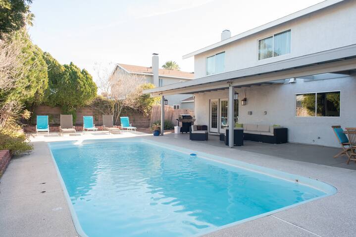 Perfect 4bd/3ba POOL 8min Vegas Strip Conven Ctr! gallery image 5
