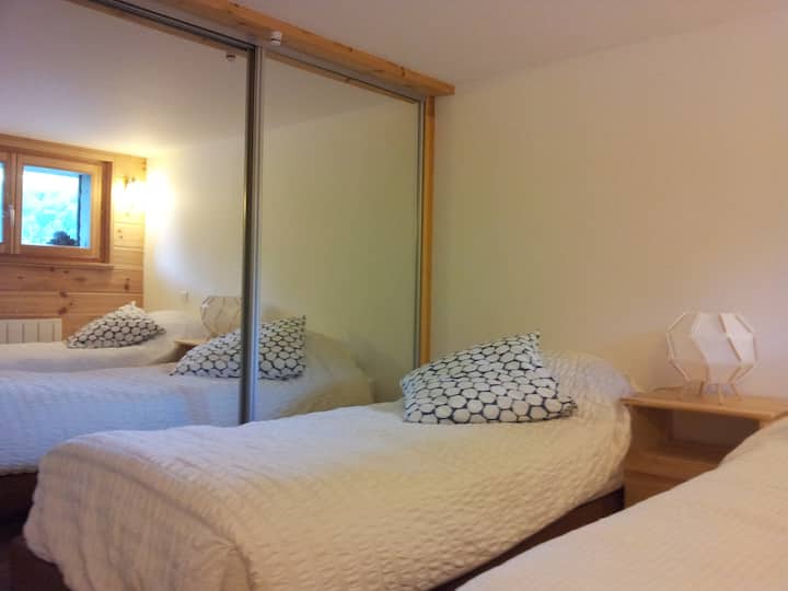 ห้องนอน 2: 2 เตียง 90 x 200