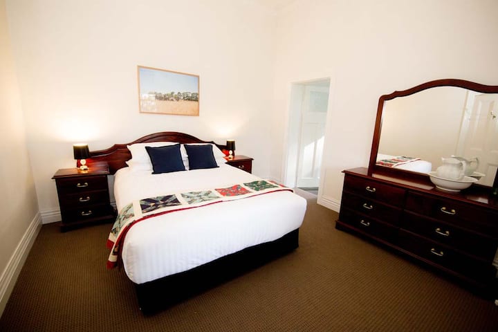 2. spavaća soba - bračni krevet (1,6x2)