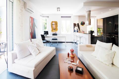 Top performing Airbnb: "The Art House" a clean, happy and safe place! in Δήμος Χαλανδρίου