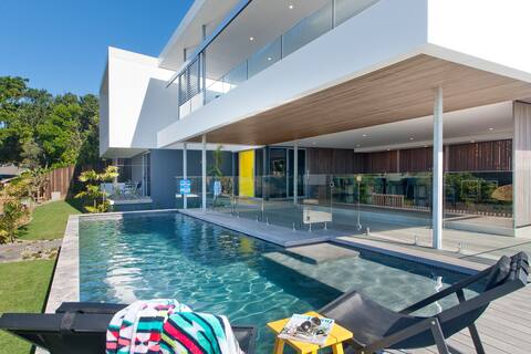 Bluey's Beach House (5) - Ocean Views, Heated Pool