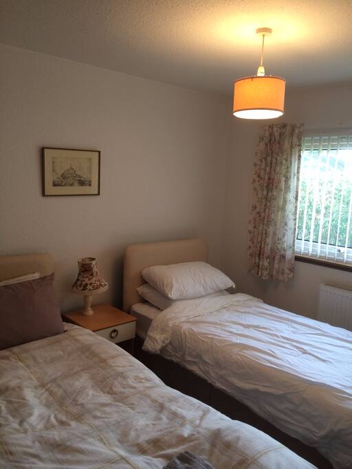Bedroom 1
Double/2 singles