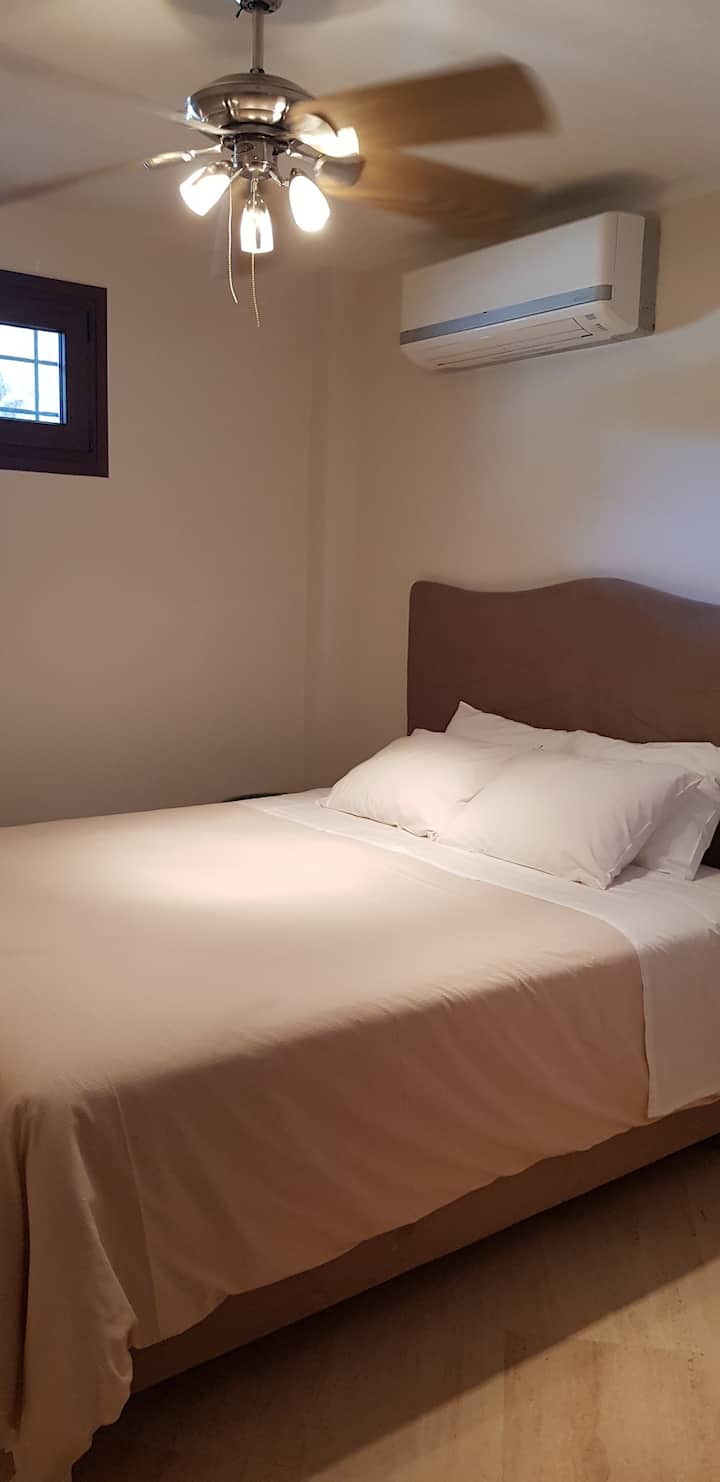 Ქვედა სართულის საძინებელი 