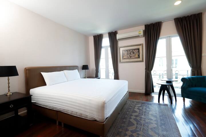 3BR (200sqm.) + guest pool and close to BTS/MRT! gallery image 2