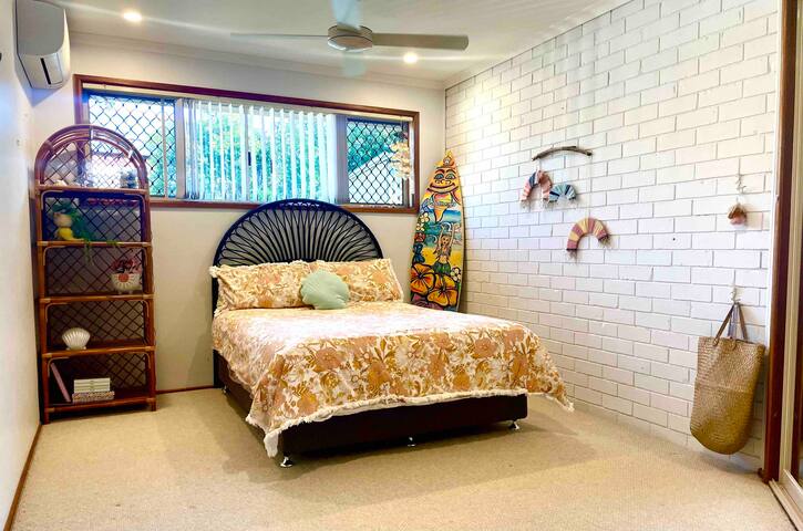 “River Palm” Spacious, private, riverside retreat. gallery image 3