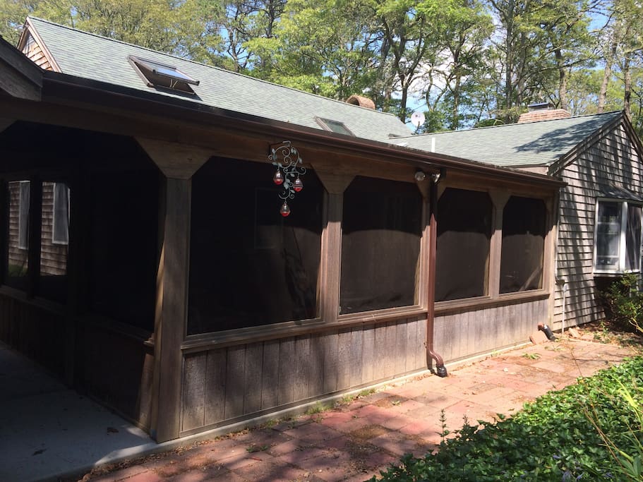 Large Screened in porch