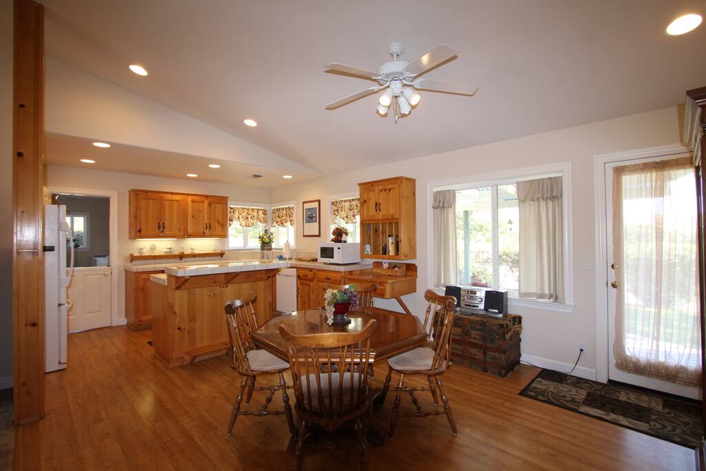 Dining/Kitchen