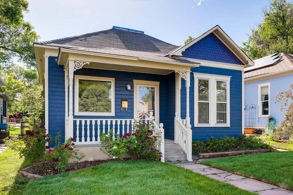 The Little Blue House in Historic Downtown Louisville