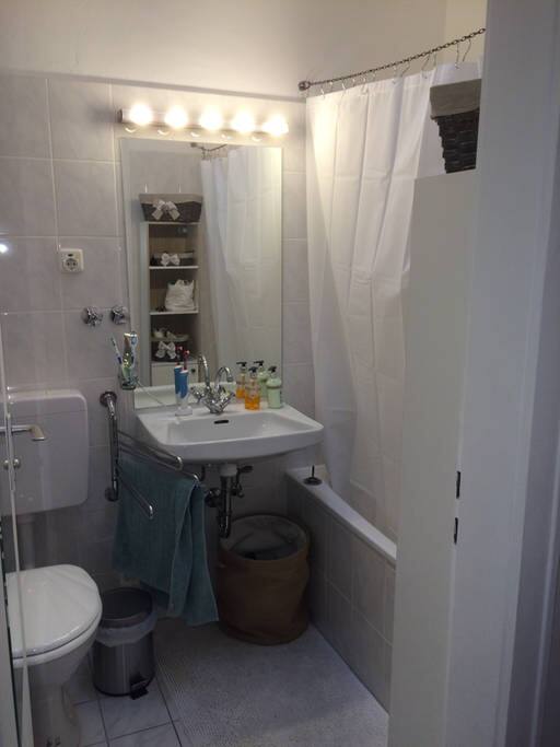 Badezimmer mit Badewanne