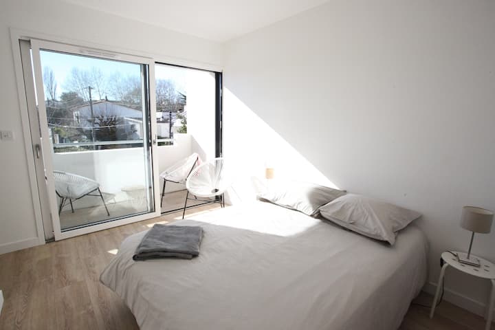 Habitación y su balcón-terraza