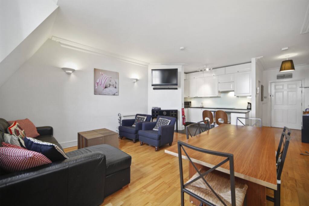 Open plan lounge, dining room and kitchen