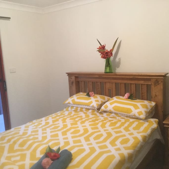 Bedroom 1 - queen size bed