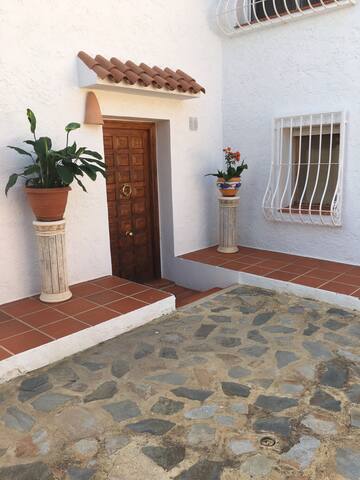 Separate room with garden and outside kitchen