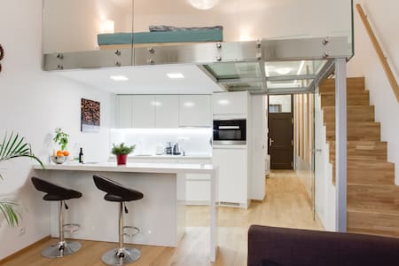 Modernes Loft-Studio im Zentrum