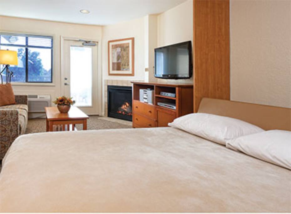This picture does not show the specific unit being rented. The unit rented will be based on which units are available upon check-in. These pictures are meant to show the property and an example of the room style and décor.