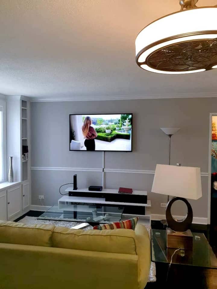 Relaxing living room with 58" Samsung Smart TV with Xfinity cable channels, and connects to a world of local and international news, sports, movies, entertainment and more