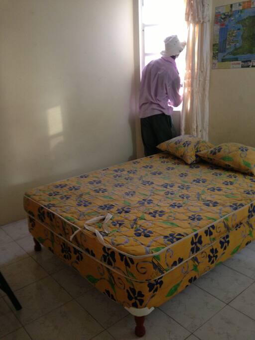 Full size bed