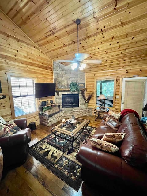 Luxury Cabin - Fireplace - Pool - Indoor / Outdoor