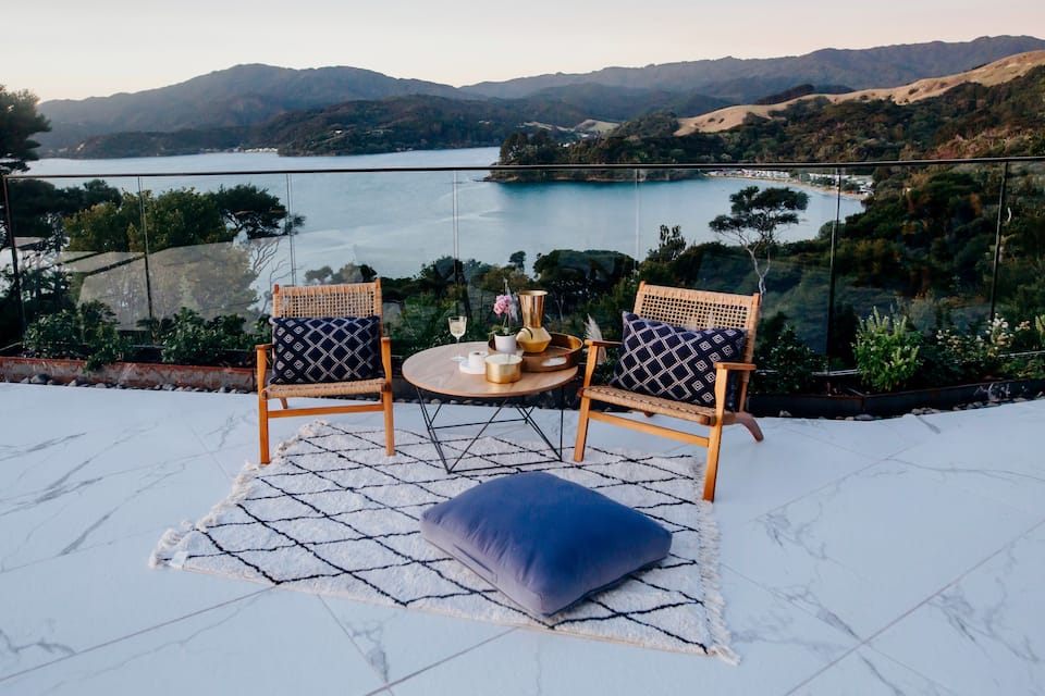Heavenly Escape, on a hilltop above Long Bay, Wyuna Bay, Coromandel, New Zealand, photo 10 of 10