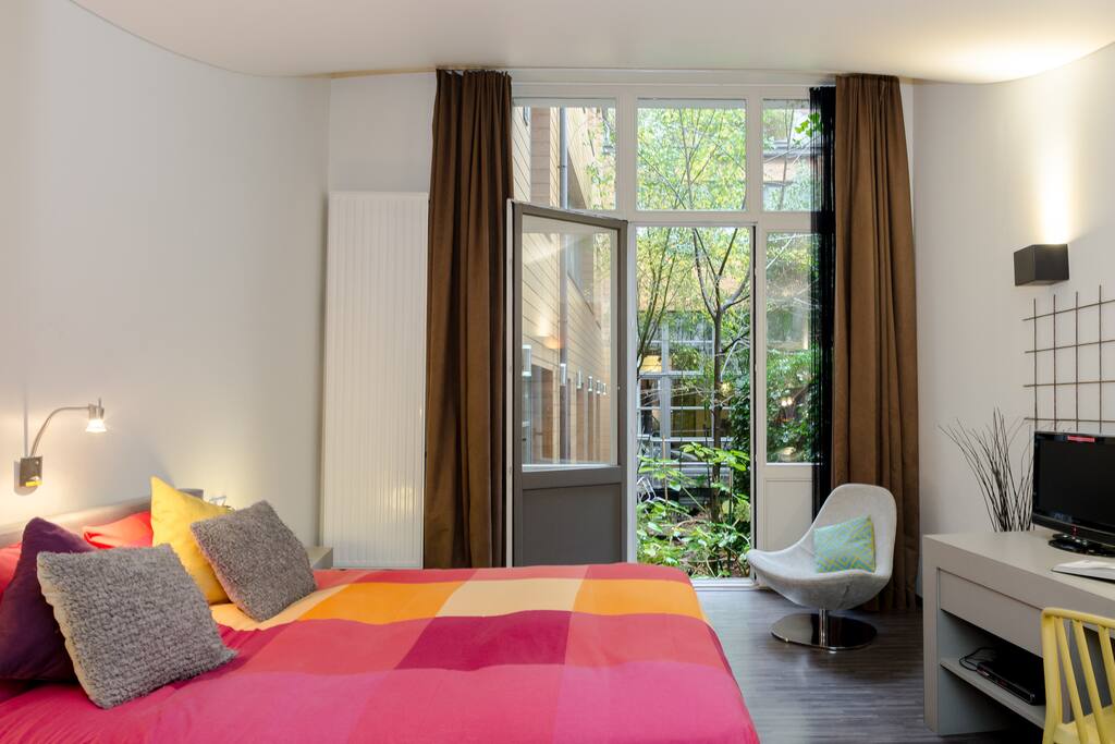 King Size Bed Room - overlooking to private garden (Door Open)