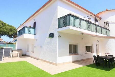 Planta baja con jardin a 50m playa (Desinfectado)