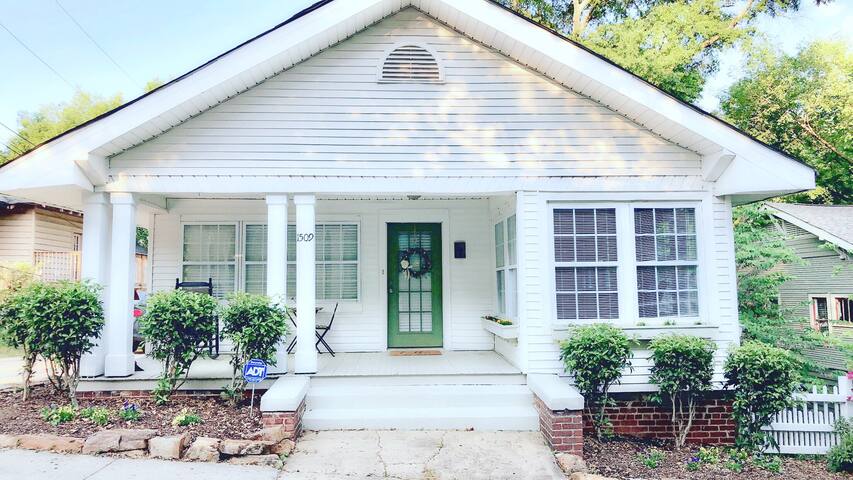 Guest suite. Next to UAB. Private entrance