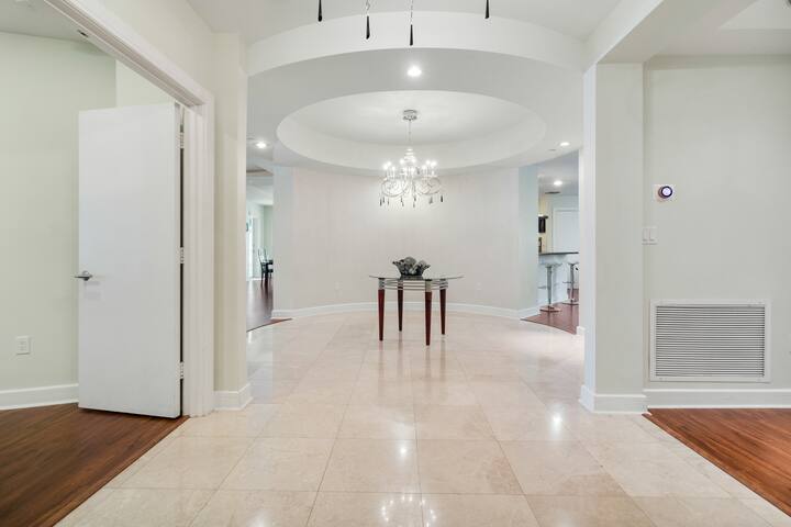 EXTRAORDINARYBeach Resort, location, amenities BIG gallery image 2