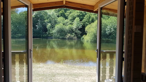 The Duck House, Lakeside ,Woodland Log Cabin.