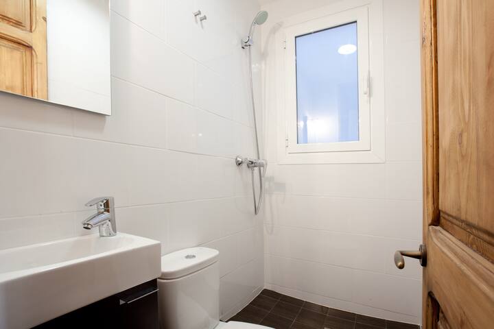 4 Apartments Group La Sagrada Familia-Gaudi 20ppl! gallery image 5